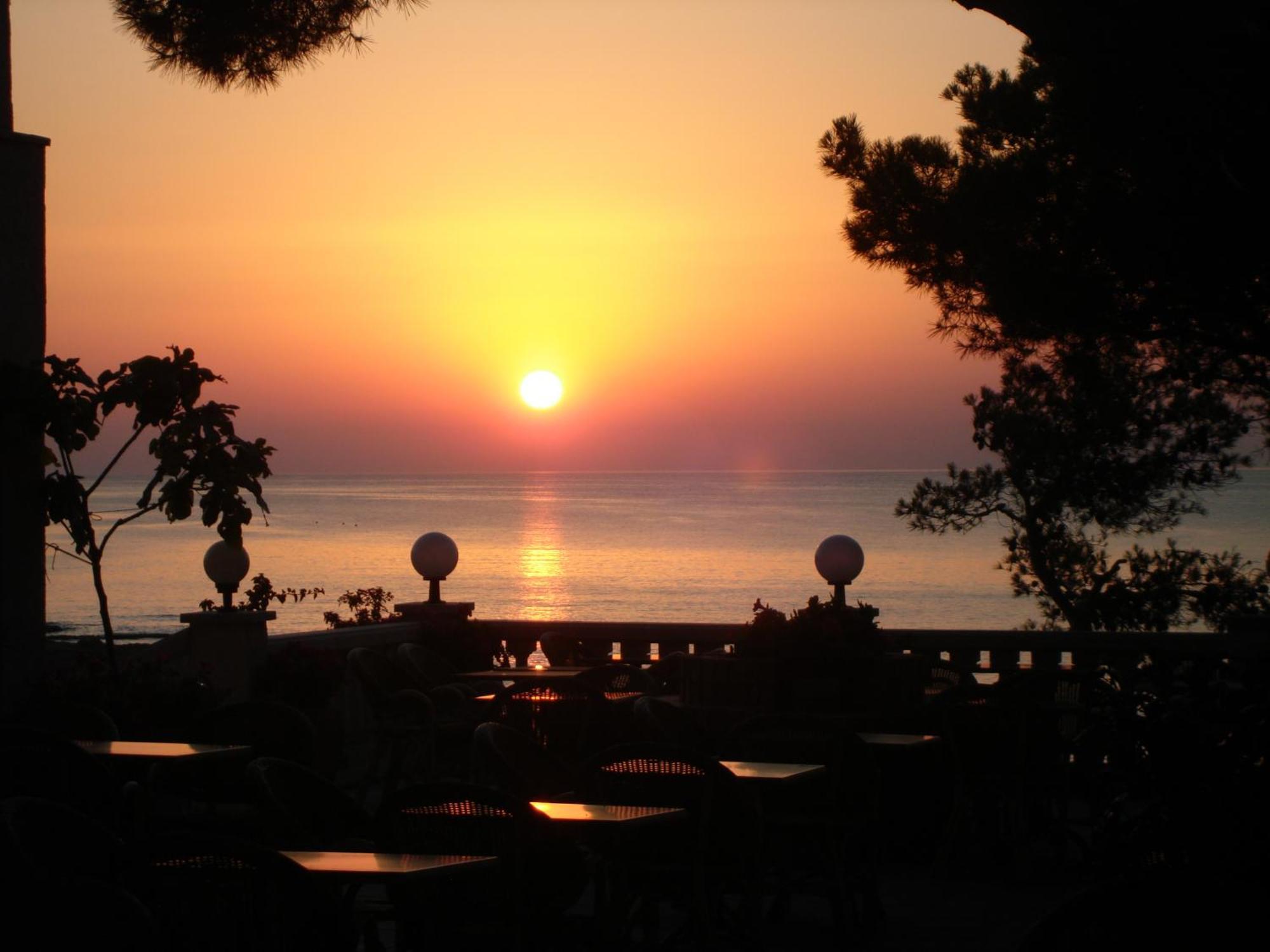 Hotel Grifeu Llança Εξωτερικό φωτογραφία